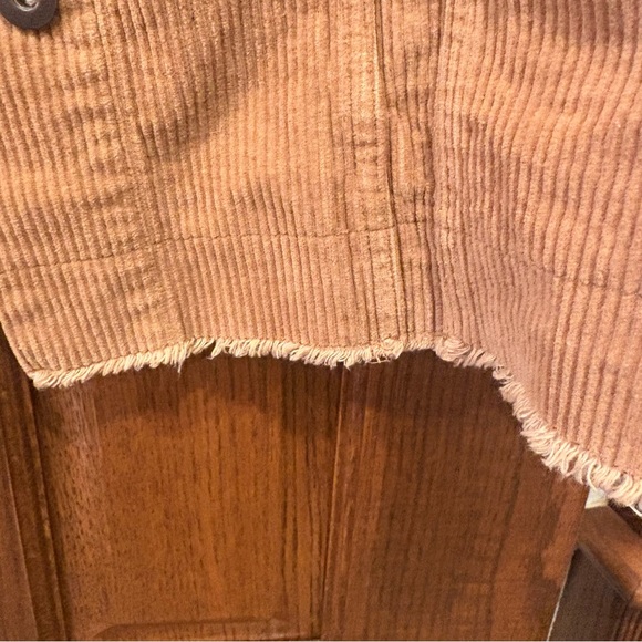 ZARA $50 Oversized Tan Corduroy Shacket Raw Hem Medium P2P 23-24” w/ pockets! - Picture 7 of 10